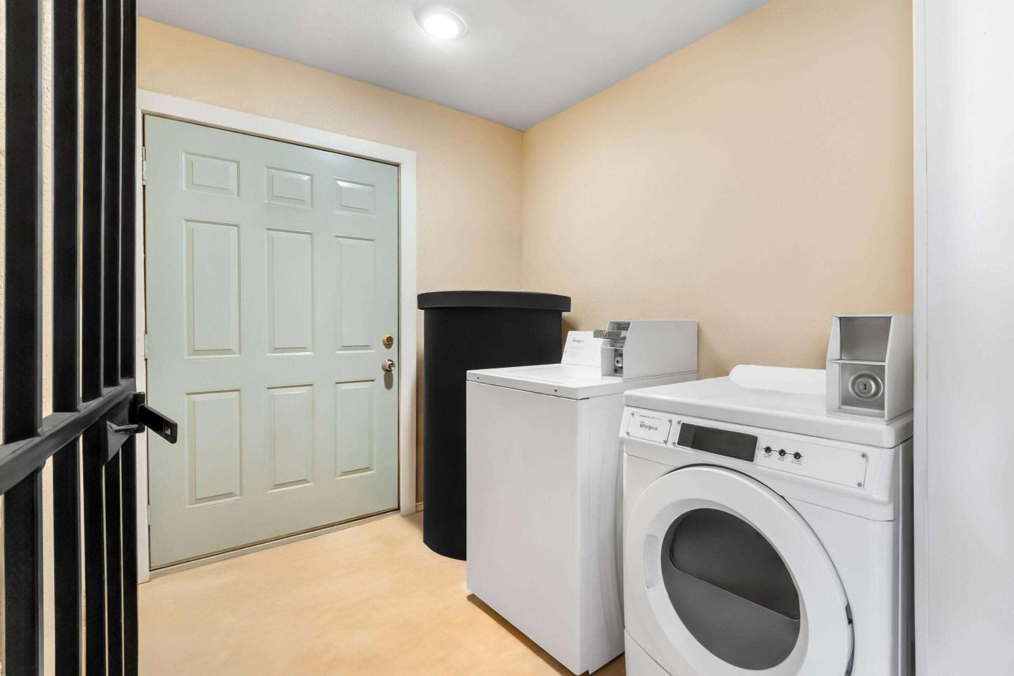 Super 8 By Wyndham Pleasanton Μοτέλ Εξωτερικό φωτογραφία
