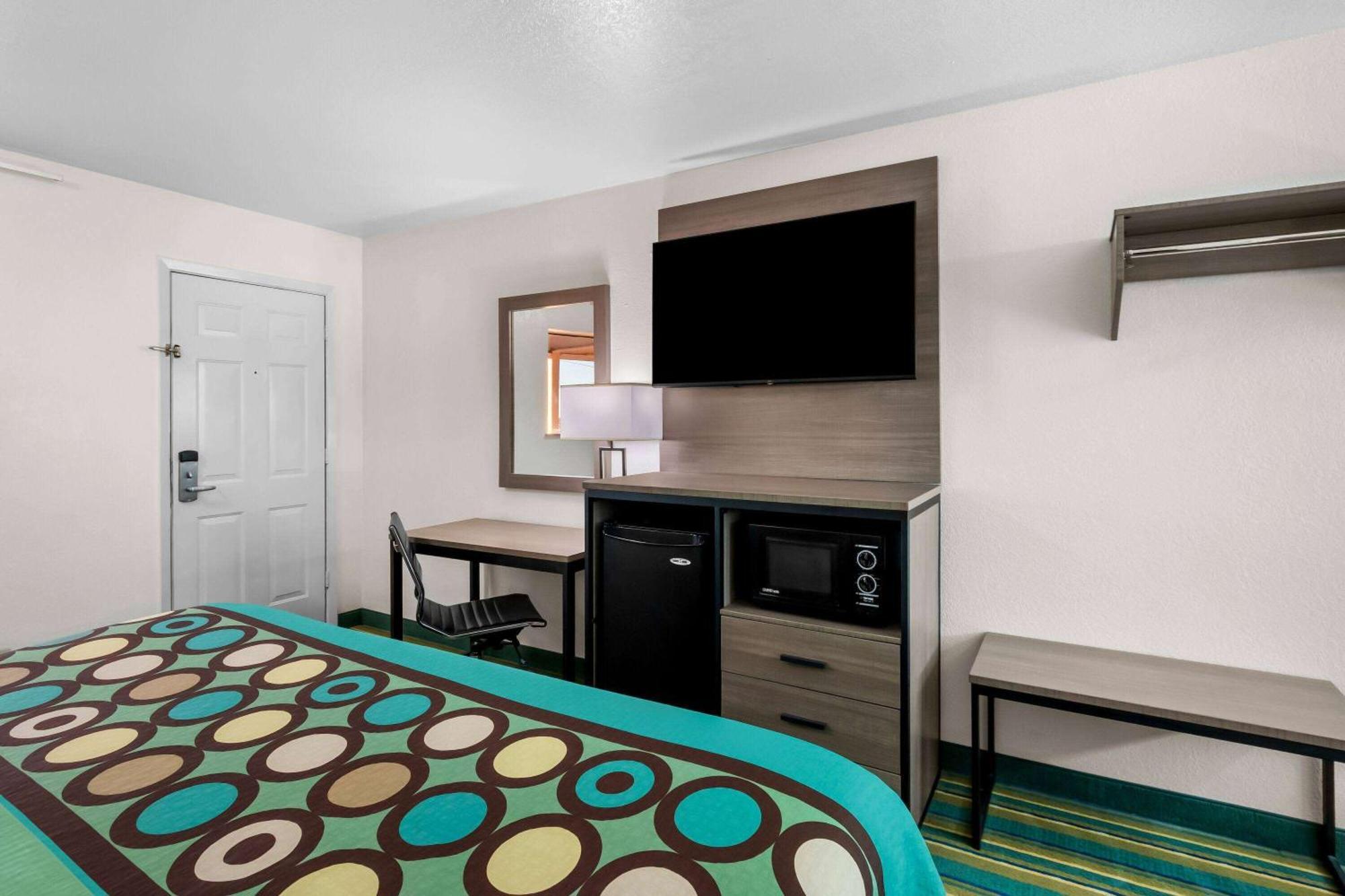 Super 8 By Wyndham Pleasanton Μοτέλ Εξωτερικό φωτογραφία