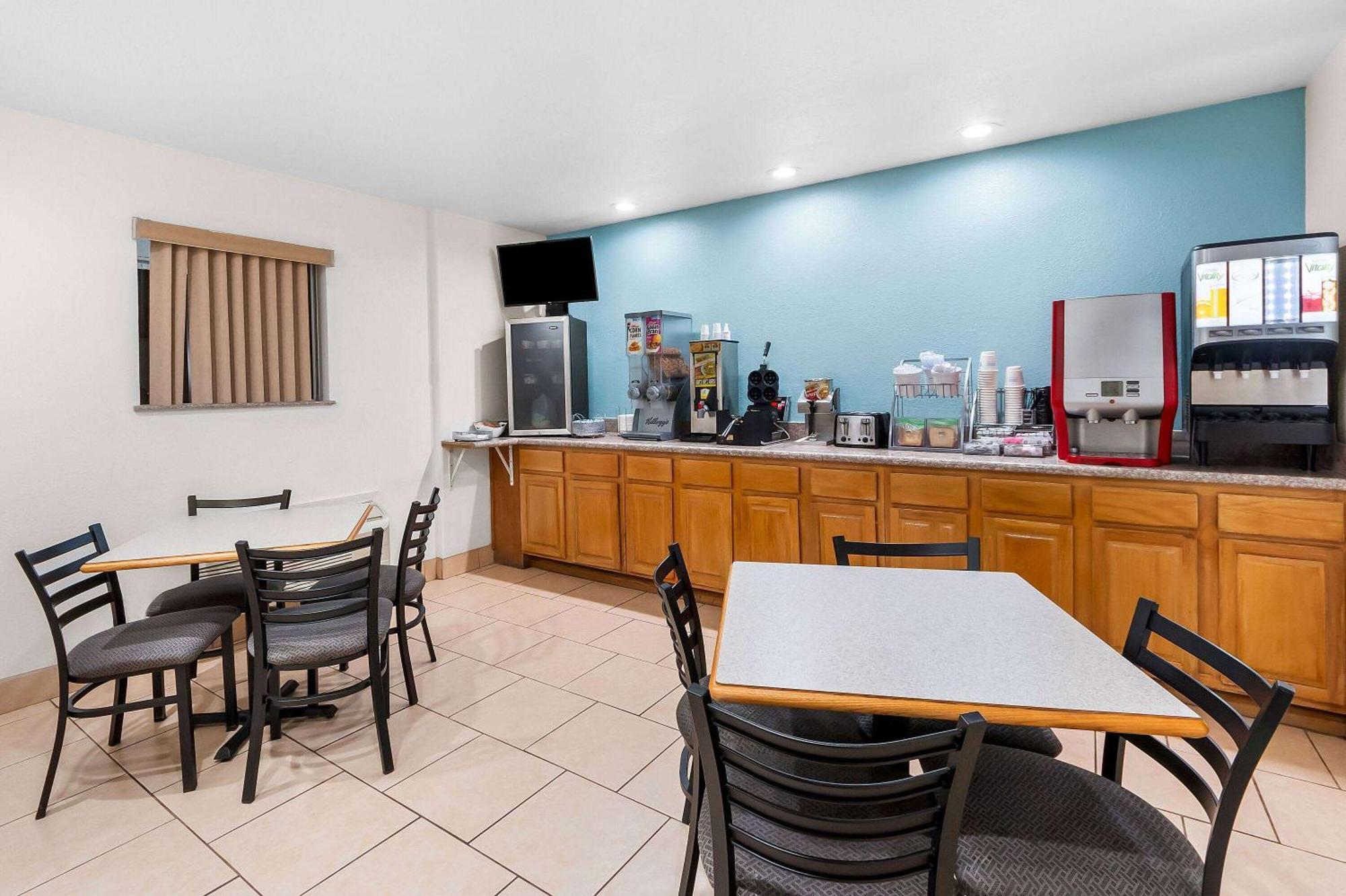 Super 8 By Wyndham Pleasanton Μοτέλ Εξωτερικό φωτογραφία