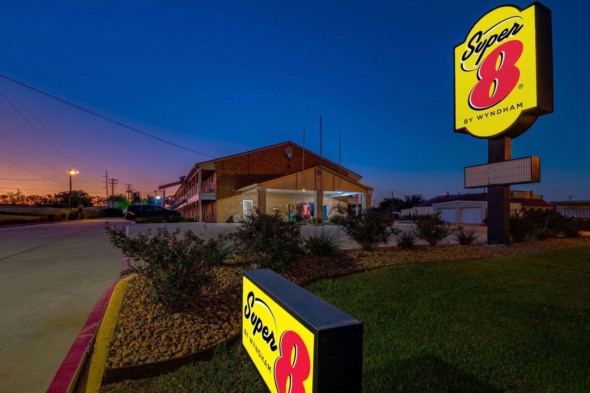 Super 8 By Wyndham Pleasanton Μοτέλ Εξωτερικό φωτογραφία
