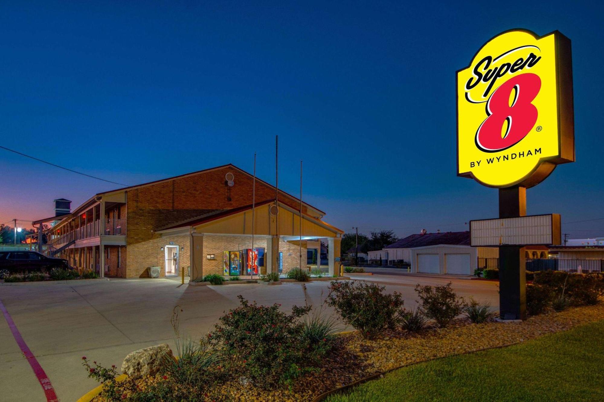Super 8 By Wyndham Pleasanton Μοτέλ Εξωτερικό φωτογραφία
