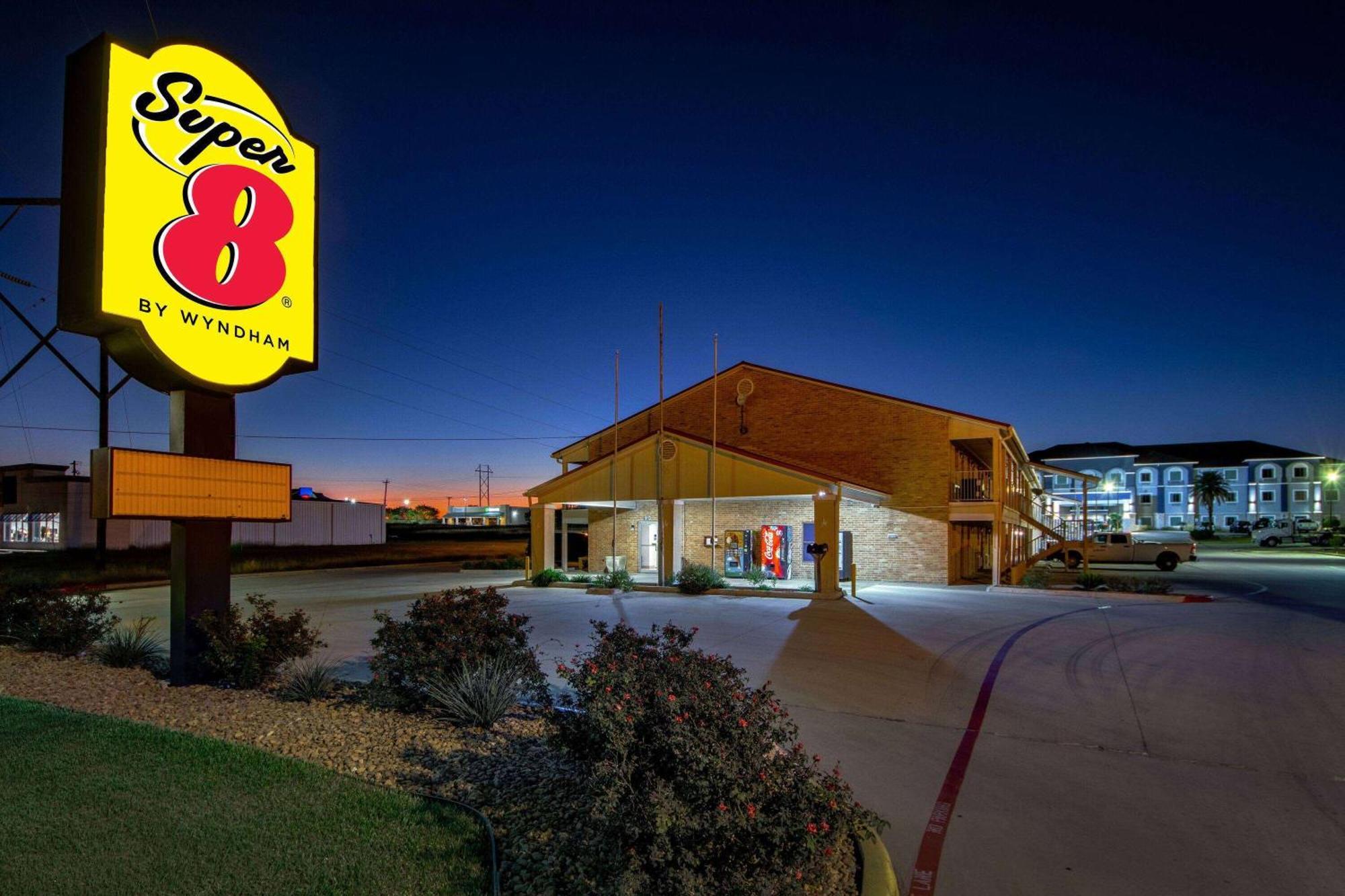 Super 8 By Wyndham Pleasanton Μοτέλ Εξωτερικό φωτογραφία