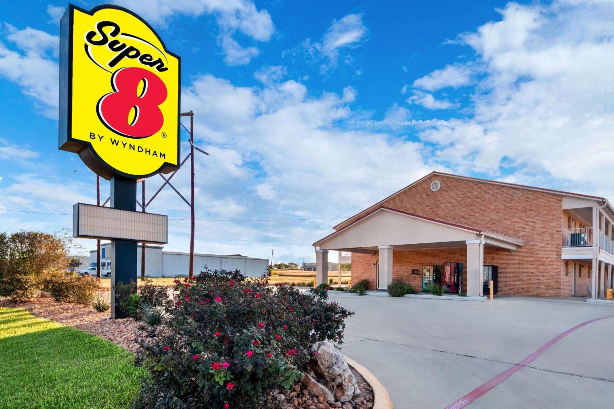 Super 8 By Wyndham Pleasanton Μοτέλ Εξωτερικό φωτογραφία